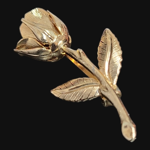 VINTAGE Gold Tone Metal Rose Brooch - Picture 2 of 3